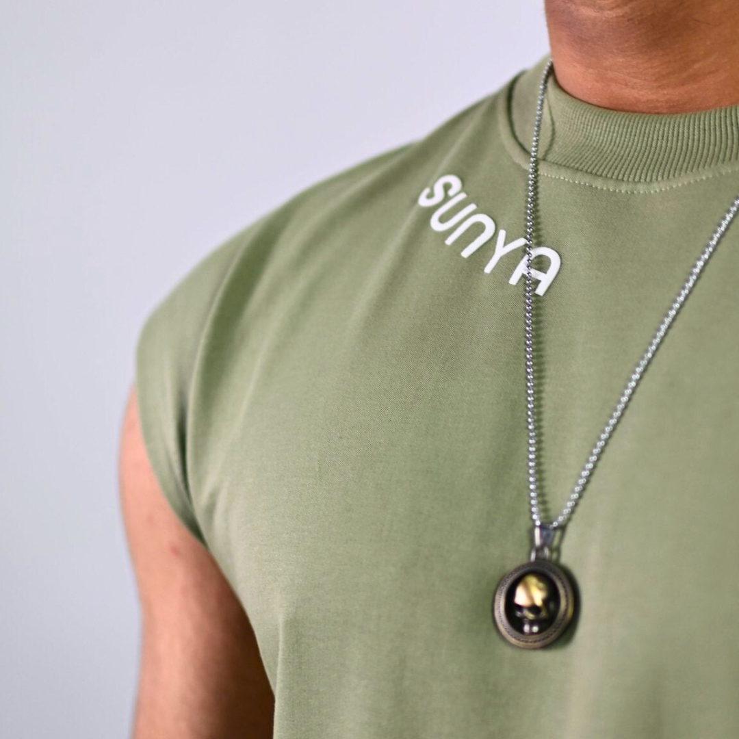The Comeback of Sleeveless Tees – Here’s How to Style Them